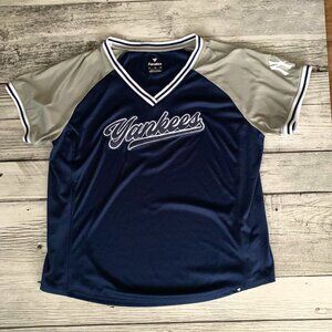 New York Yankees Fanatics Jersey T-Shirt V-neck Sparkle Baseball Tee